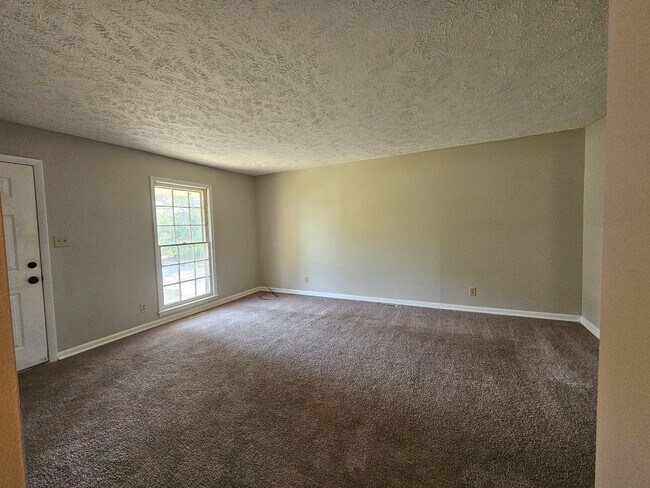 Building Photo - NEW LISTING!!!!!