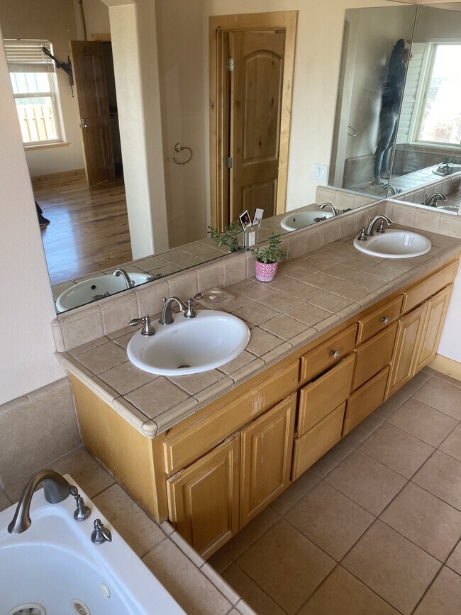 Building Photo - 115 Gold Rush Trail