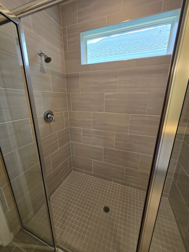Building Photo - Beautiful 3-Bed, 2.5-Bath home in Tara Lane