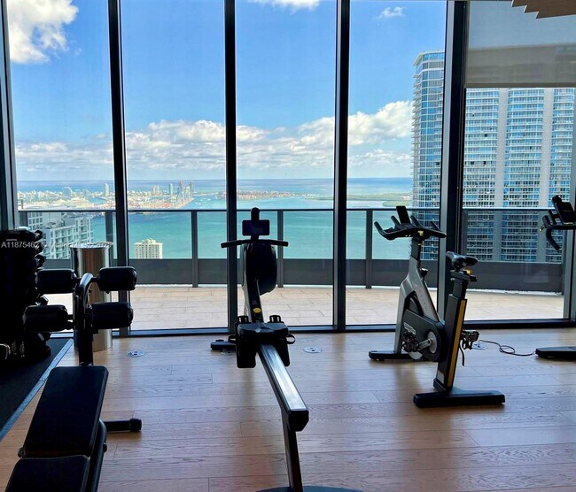 Building Photo - 1000 Brickell Plaza