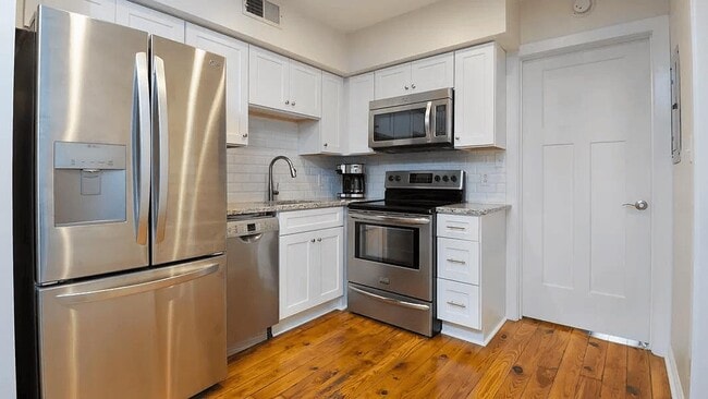 Building Photo - 251 Meeting St