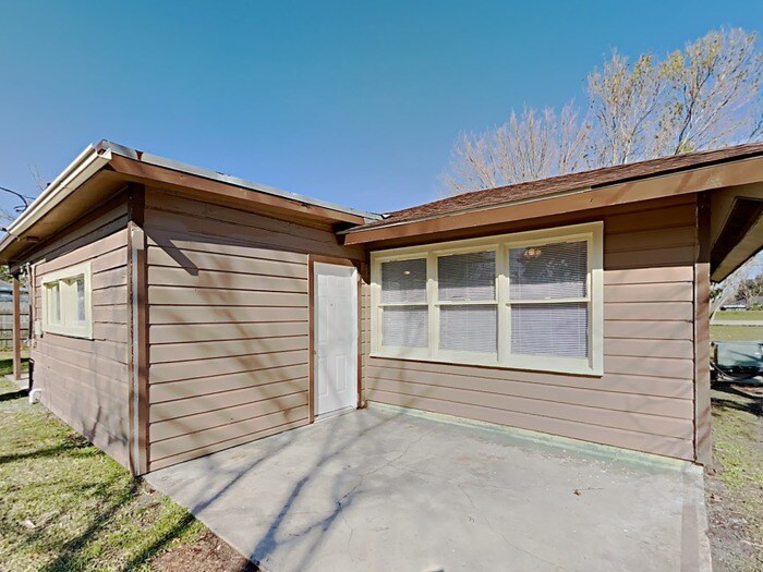 Building Photo - 409 25th Ave N