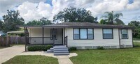 Building Photo - 200 S Oleander St