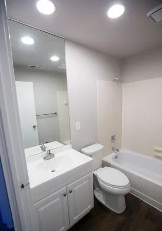 Building Photo - 480-482 Pedretti Ave