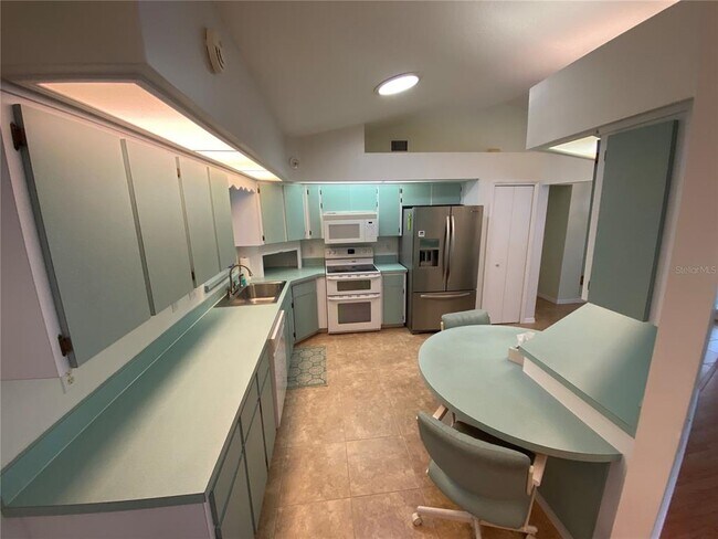 Building Photo - 26840 Racquet Cir