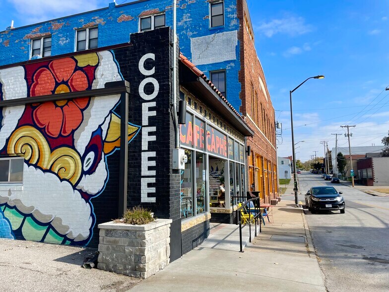 Building Photo - 911 E 5th St