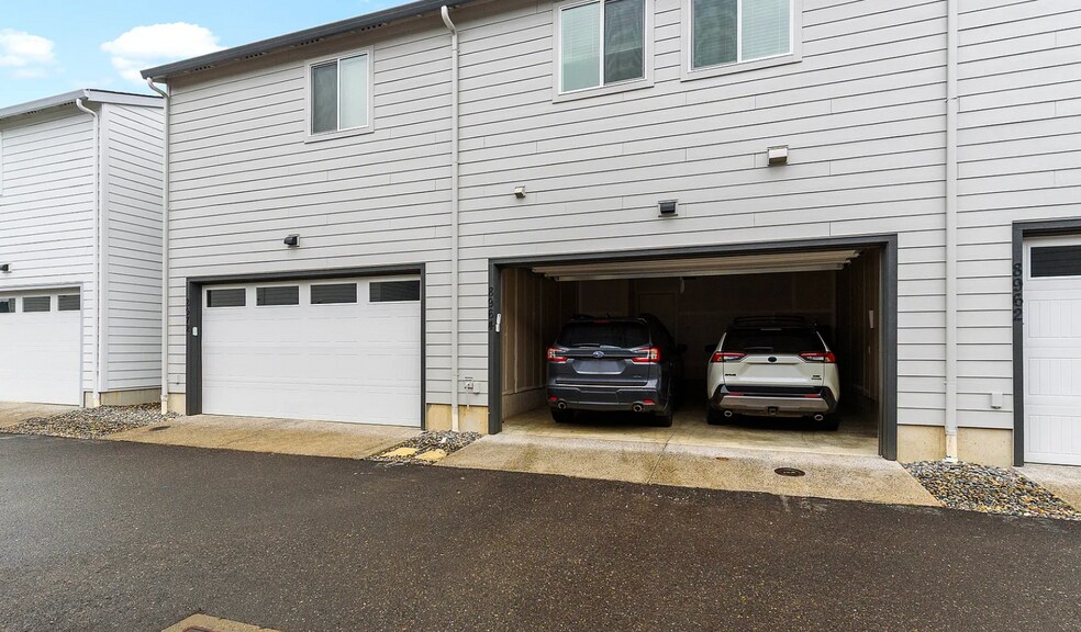 Building Photo - 8972 N Cottonwood St