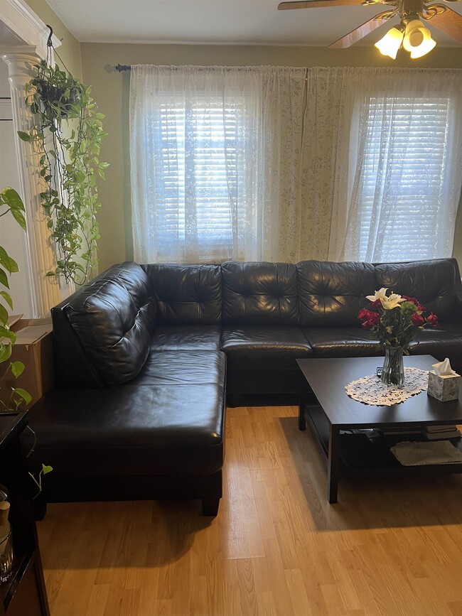 Building Photo - 405 AVENUE E