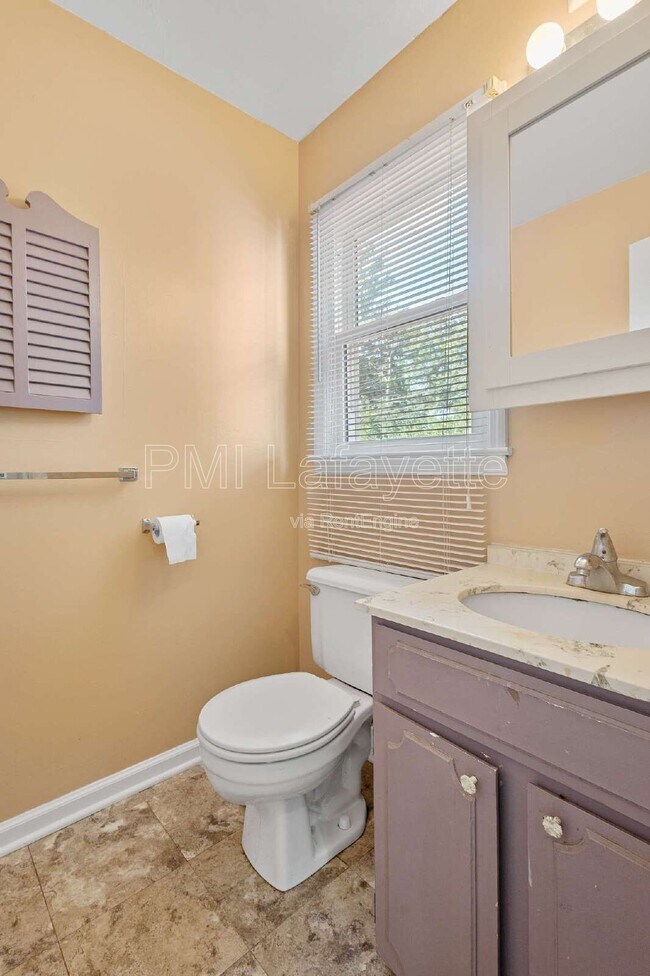 Building Photo - 2241 Indian Trail Dr