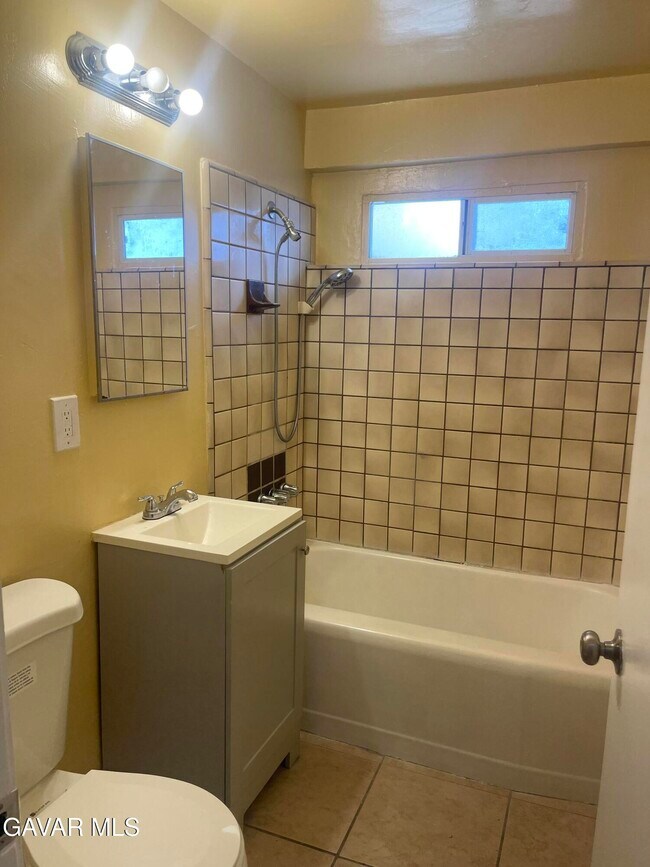 Building Photo - 2004 W Oldfield St