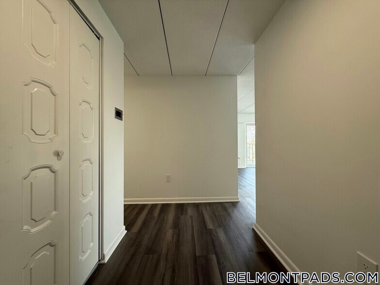 Building Photo - 55 Hill Rd