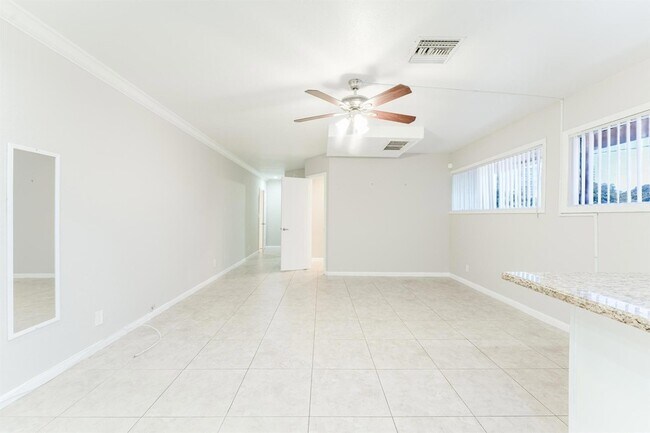 Building Photo - 831 E Palmetto Park Rd