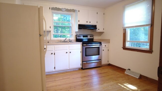 Building Photo - 12 Oak Hill Rd