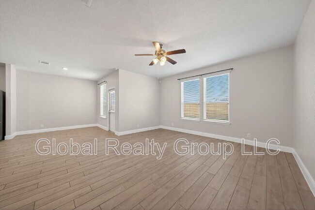 Building Photo - 402 Singing Brk