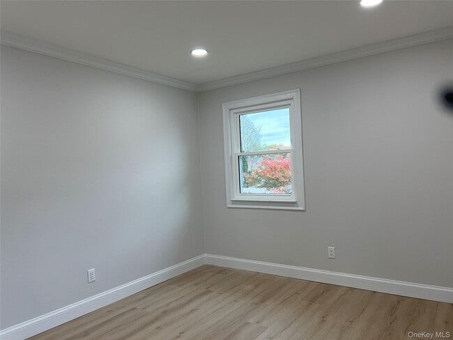 Building Photo - 683 Old Bethpage Rd