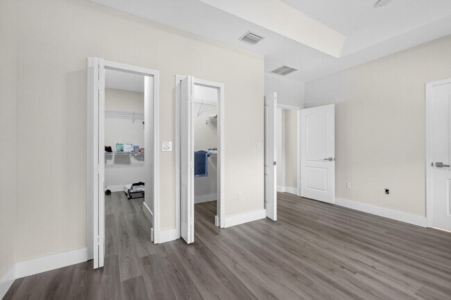 Building Photo - 981 SW 149th Ct