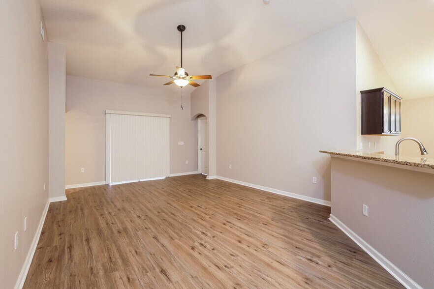 Building Photo - 3340 Ridgeview Dr