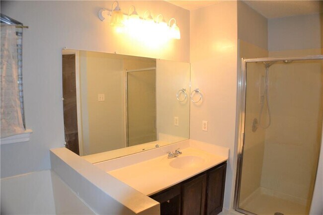 Building Photo - 16702 Shipshaw River Cove