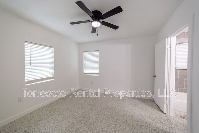 Building Photo - 823 N Trinity