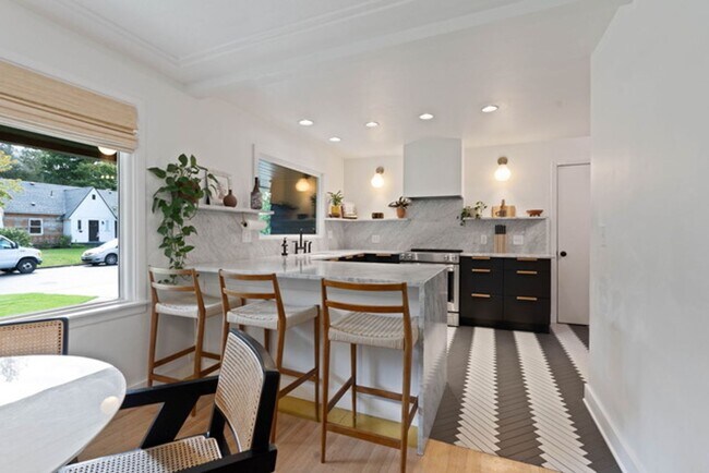 Building Photo - Beautiful Single Family Home!
