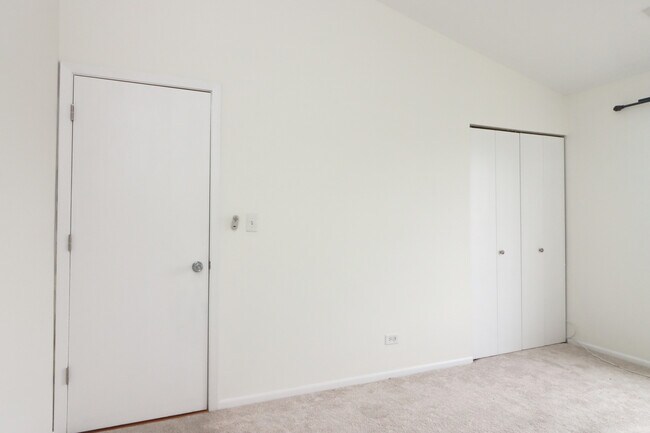 Building Photo - 1735 Chesapeake Ln