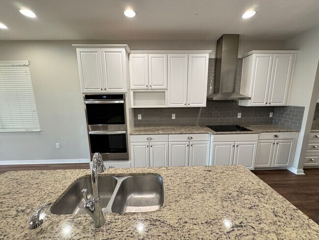 Building Photo - $300 off of a month of rent!! Experience the Epitome of Lakeside Luxury Living — For Rent in Narc...