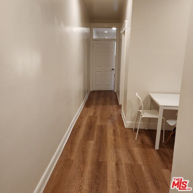 Building Photo - 341 S Western Ave