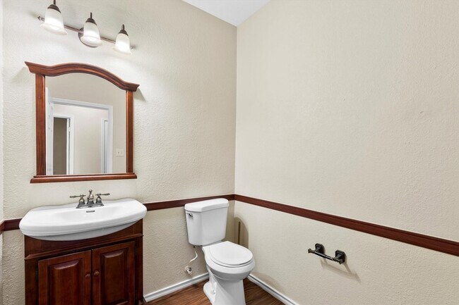 Building Photo - 2028 Austin Dr