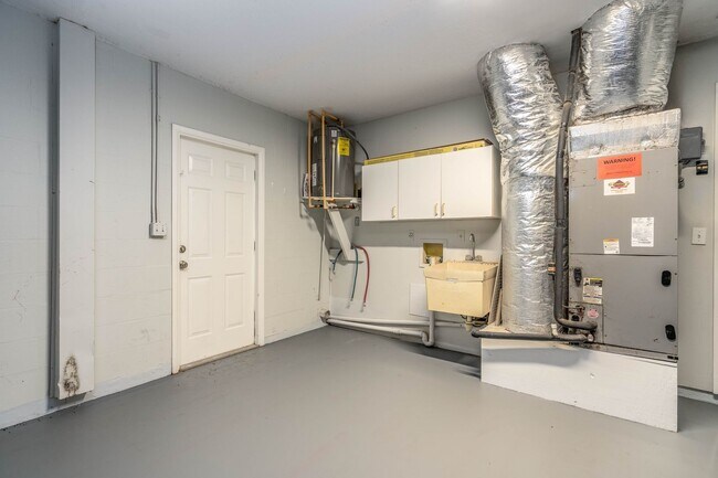 Building Photo - RARELY AVAILABLE!  3BED/2BATH POOL HOME FOR RENT-SARASOTA, FL $2995.00