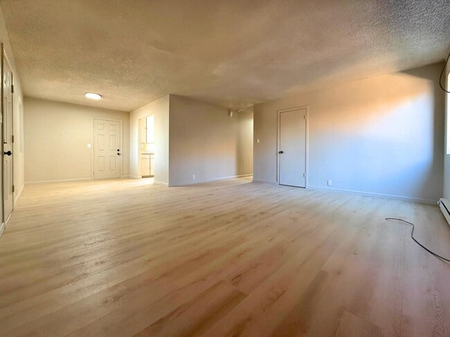 Building Photo - 817 W Gilmore St