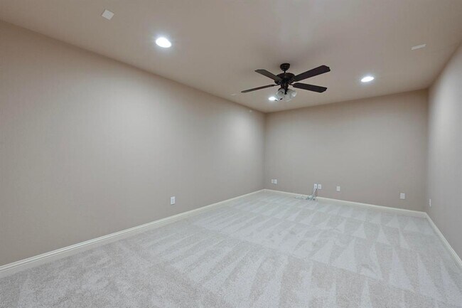 Building Photo - 808 Middle Creek Dr