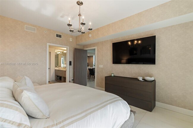 Building Photo - 16385 Biscayne Blvd