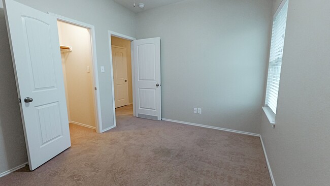 Building Photo - 4/2.5 Rental in Summerlyn Subdivision, Lea...