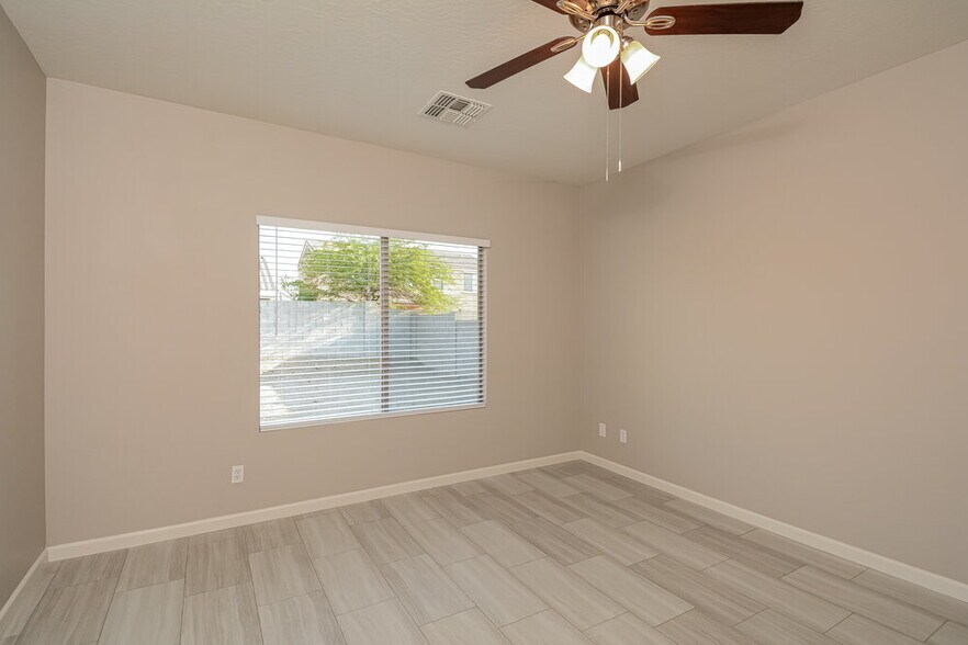 Building Photo - 12084 W Dreyfus Dr