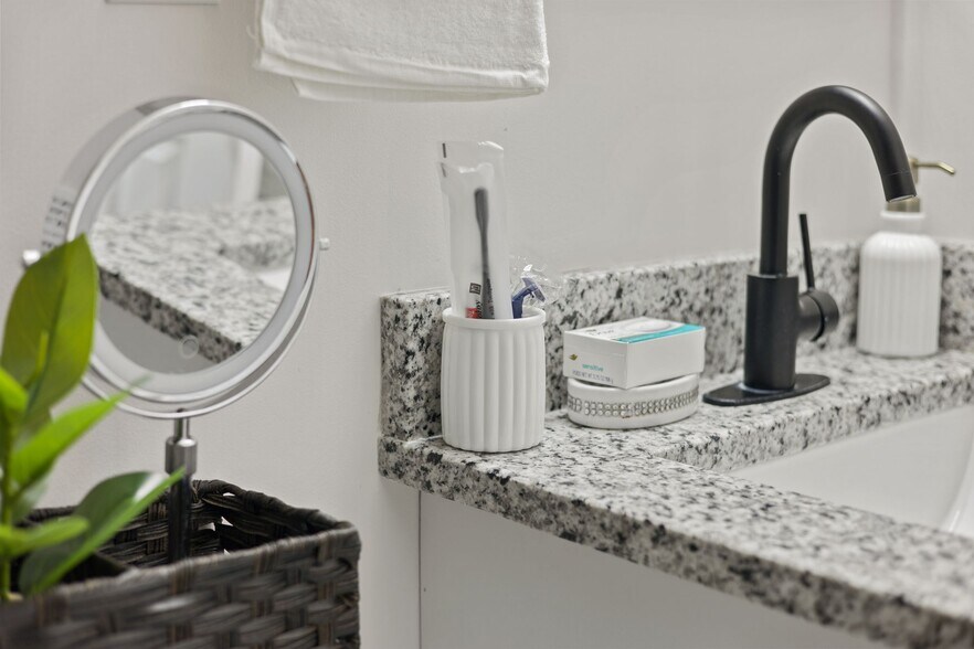 Building Photo - 3285 Marlanta Dr