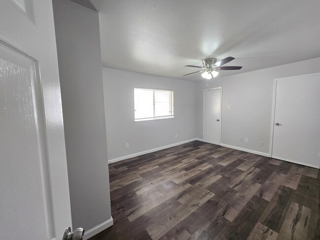 Building Photo - 433 Clearfield Dr