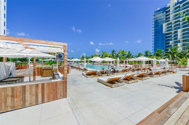 Building Photo - 2301 Collins Ave