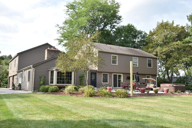 Primary Photo - N63W29834 Woodfield Ct