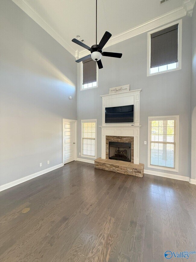 Building Photo - 218 Woodgrove Dr