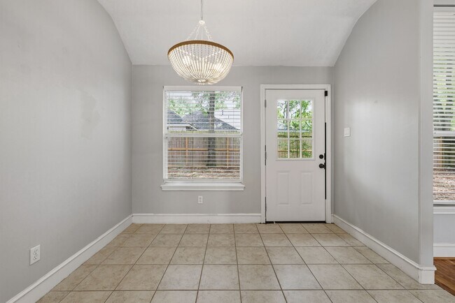 Building Photo - 909 Katie Ln