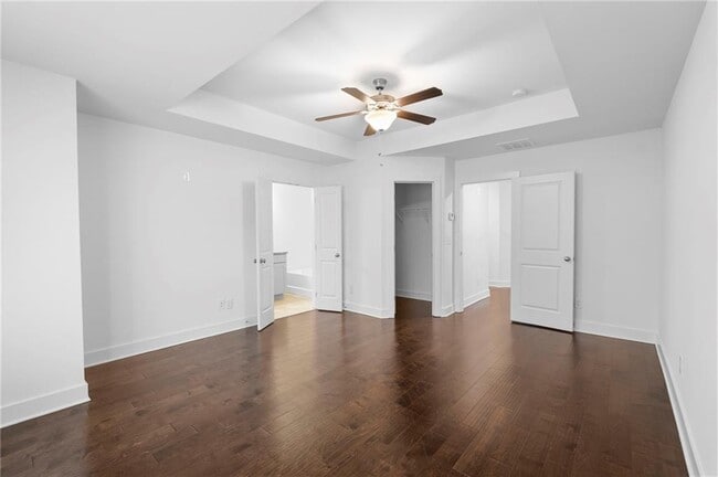 Building Photo - 1821 Edgehill Dr