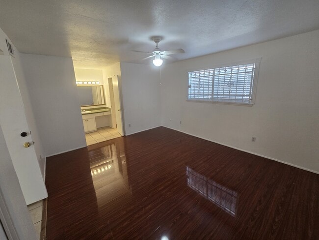 Building Photo - 8071 Meadow Park Dr