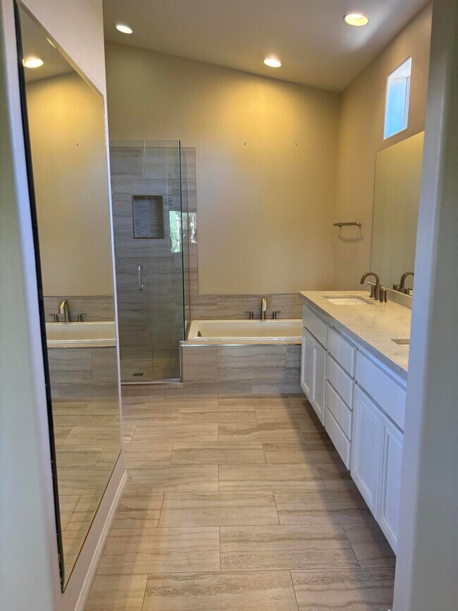 Building Photo - 45218 Coeur Dalene Dr