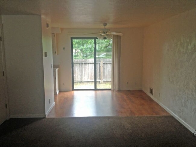 Building Photo - Thurston/East Springfield partially updated duplex