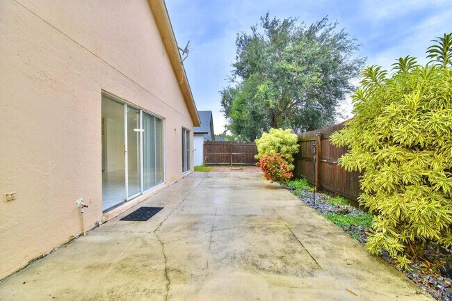 Building Photo - 1456 Waterway Cove Dr