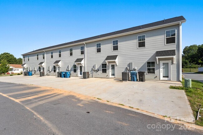 Building Photo - 117 Dogwood Vlg Trl