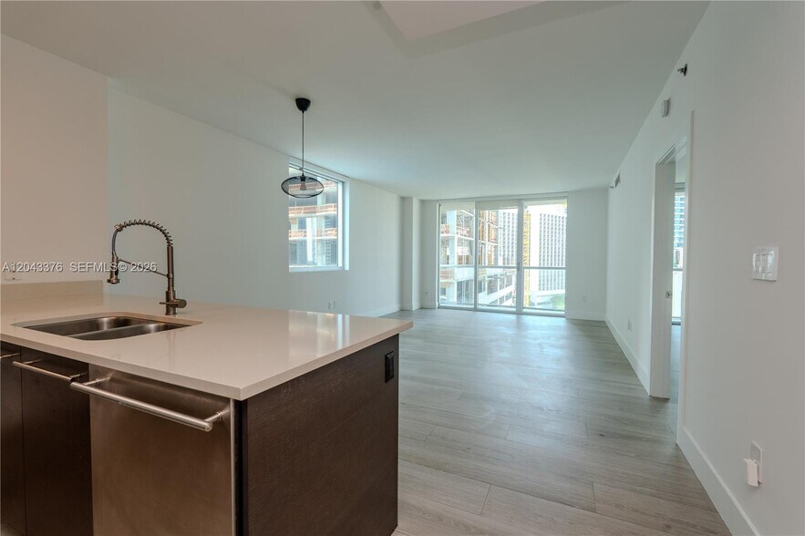 Building Photo - 500 Brickell Ave