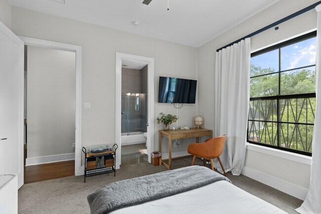 Building Photo - 2518 Southgate Blvd