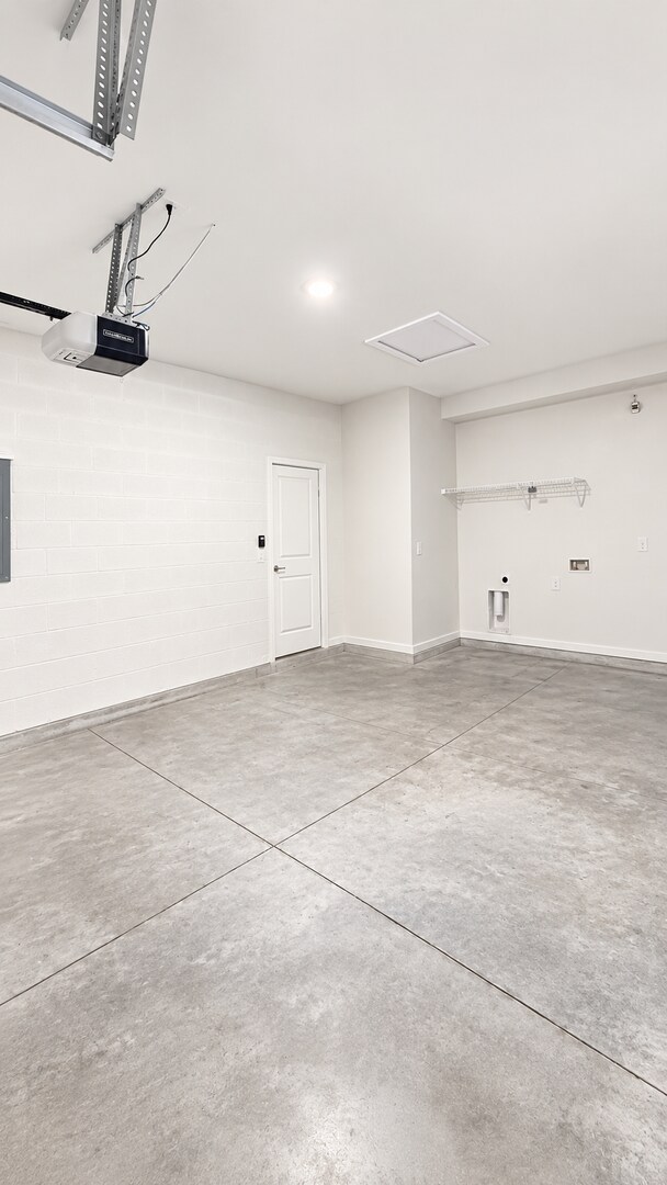 Building Photo - Hidden Gem! Beautiful 3/2 Duplex