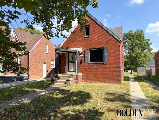 Primary Photo - Updated large 3 bed/1.5 bath Westside Home!
